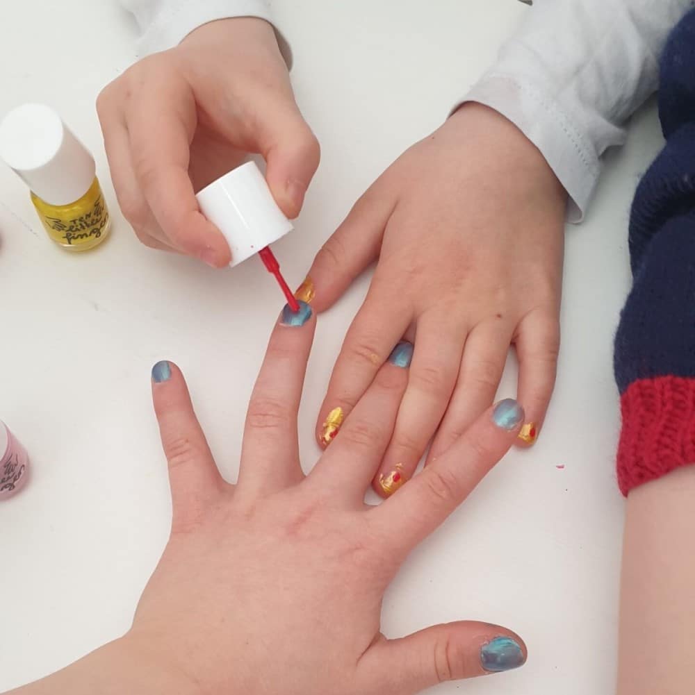 Kindernagellack, Glitzertürkis