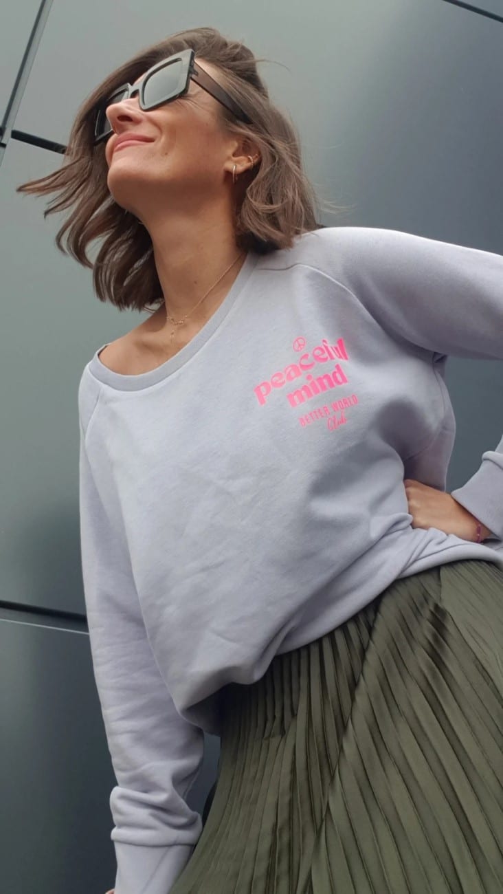 Better-World_Sweatshirt_Frauen_Lavender_Peaceful