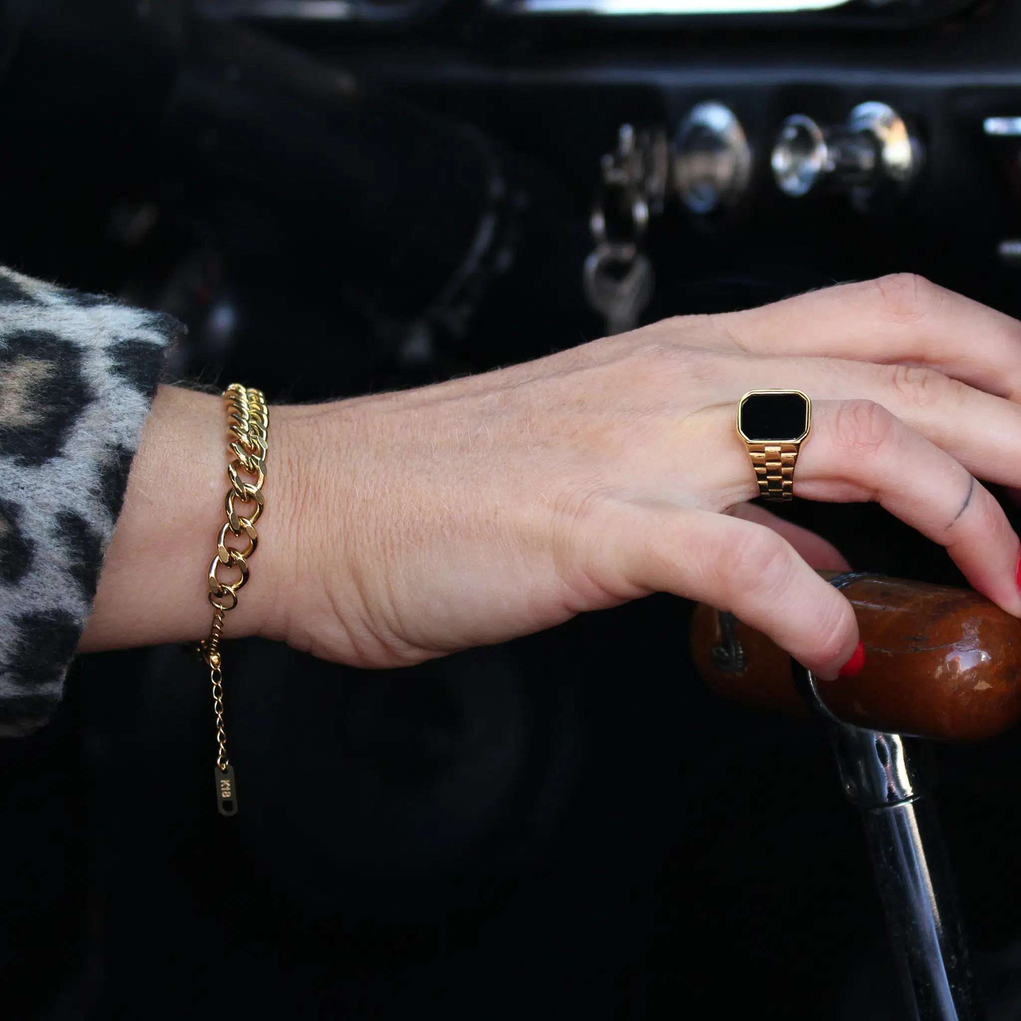 lenika_RG_0861_AURI_1 Chunky Ring "Auri" mit Zierstein in Gold