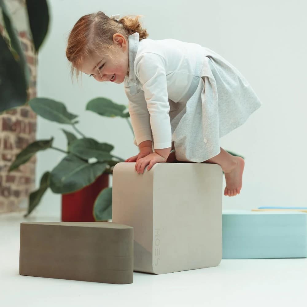 Moes_Playblock-Earth_Square_Grey2