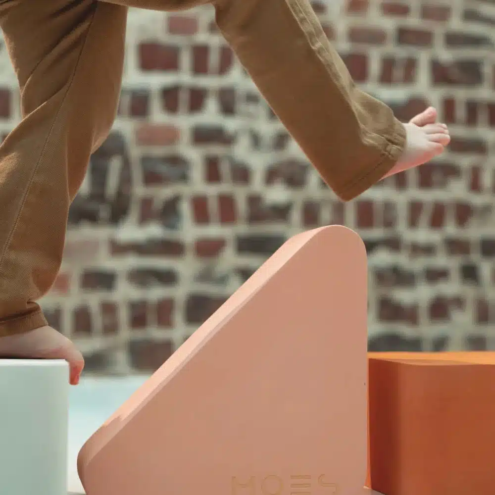 Moes_Playblock-Earth_Triangle_Salmon-Pink2