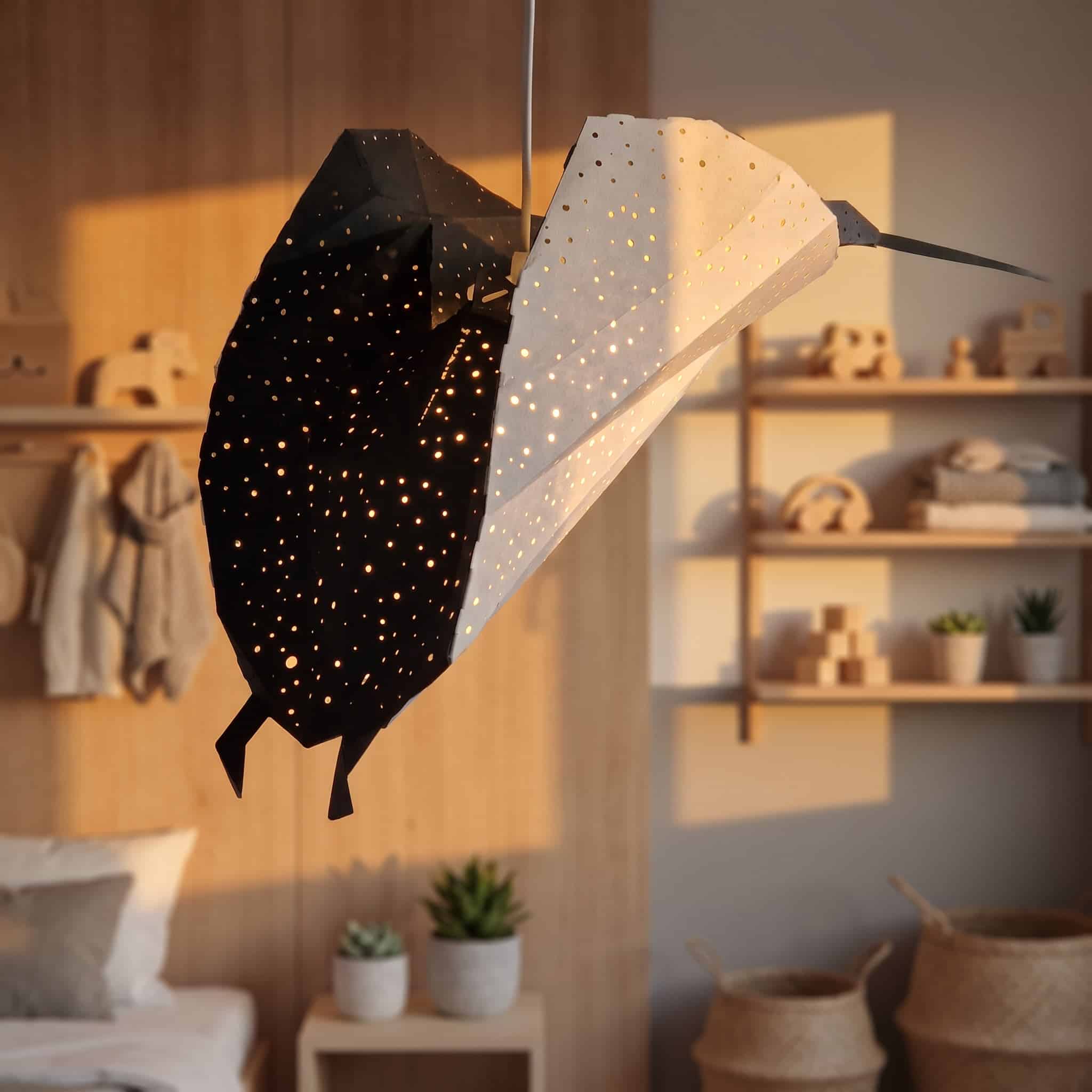 Ray – Rochen-Pendelleuchte in Schwarz-Weiß