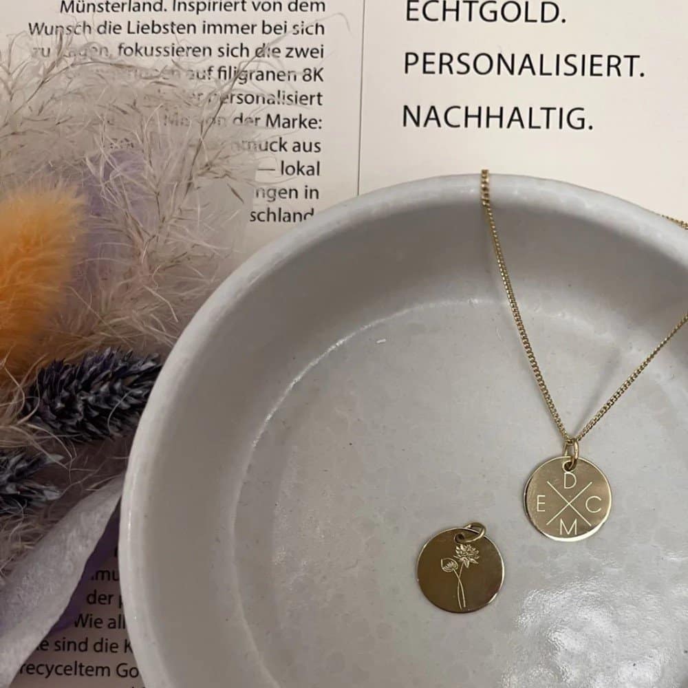 Kette "Glow" mit Plättchen 14 mm, 4 Initialen