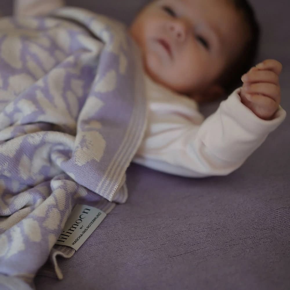 Personalisierte Babydecke *Iris*, Flieder / Cremeweiss