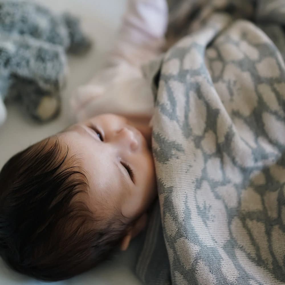 Personalisierte Babydecke *Iris*, Himmelblau / Cremeweiss