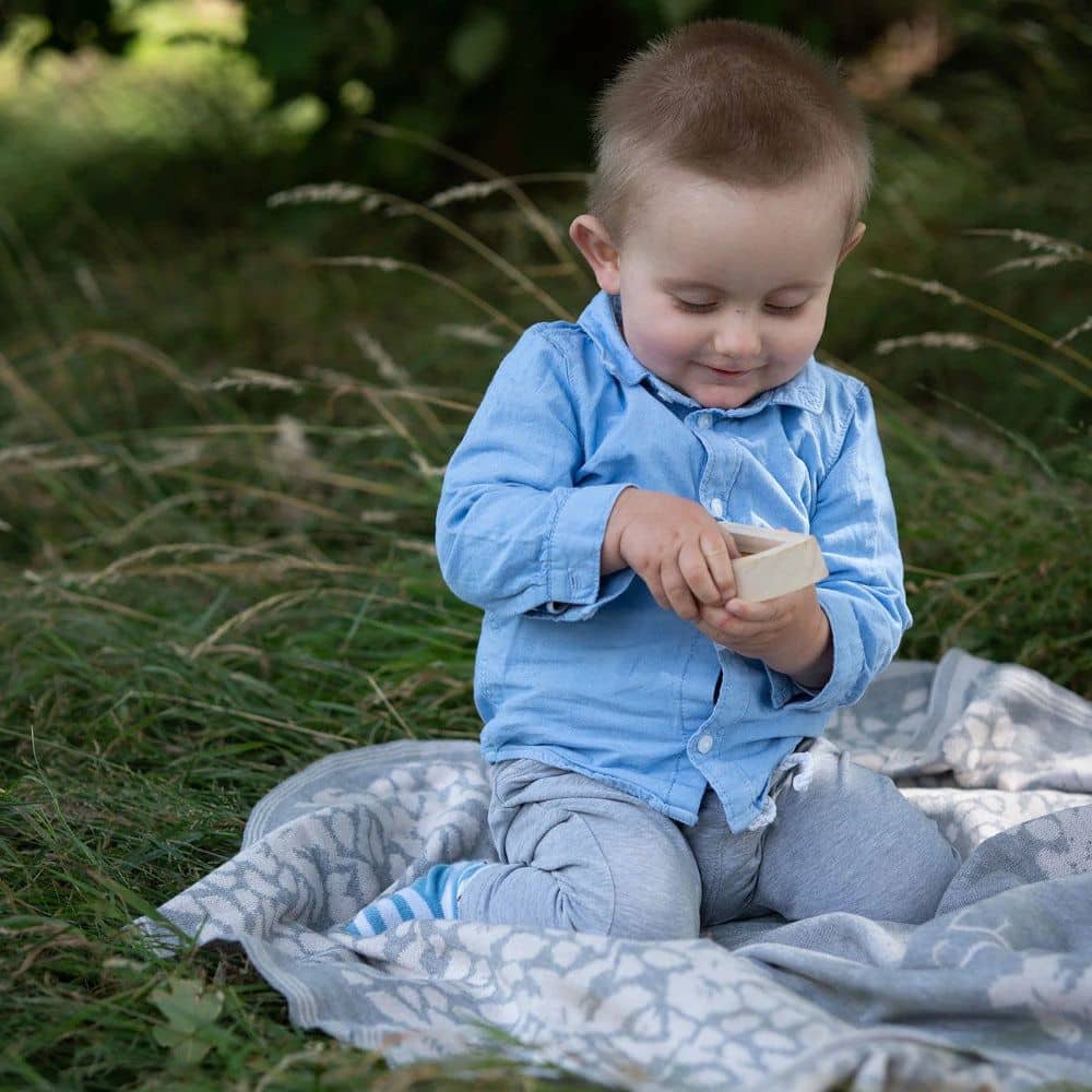 Personalisierte Babydecke *Iris*, Himmelblau / Cremeweiss