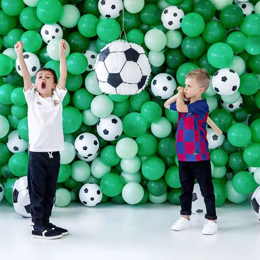 Fußball Pinata, befüllt