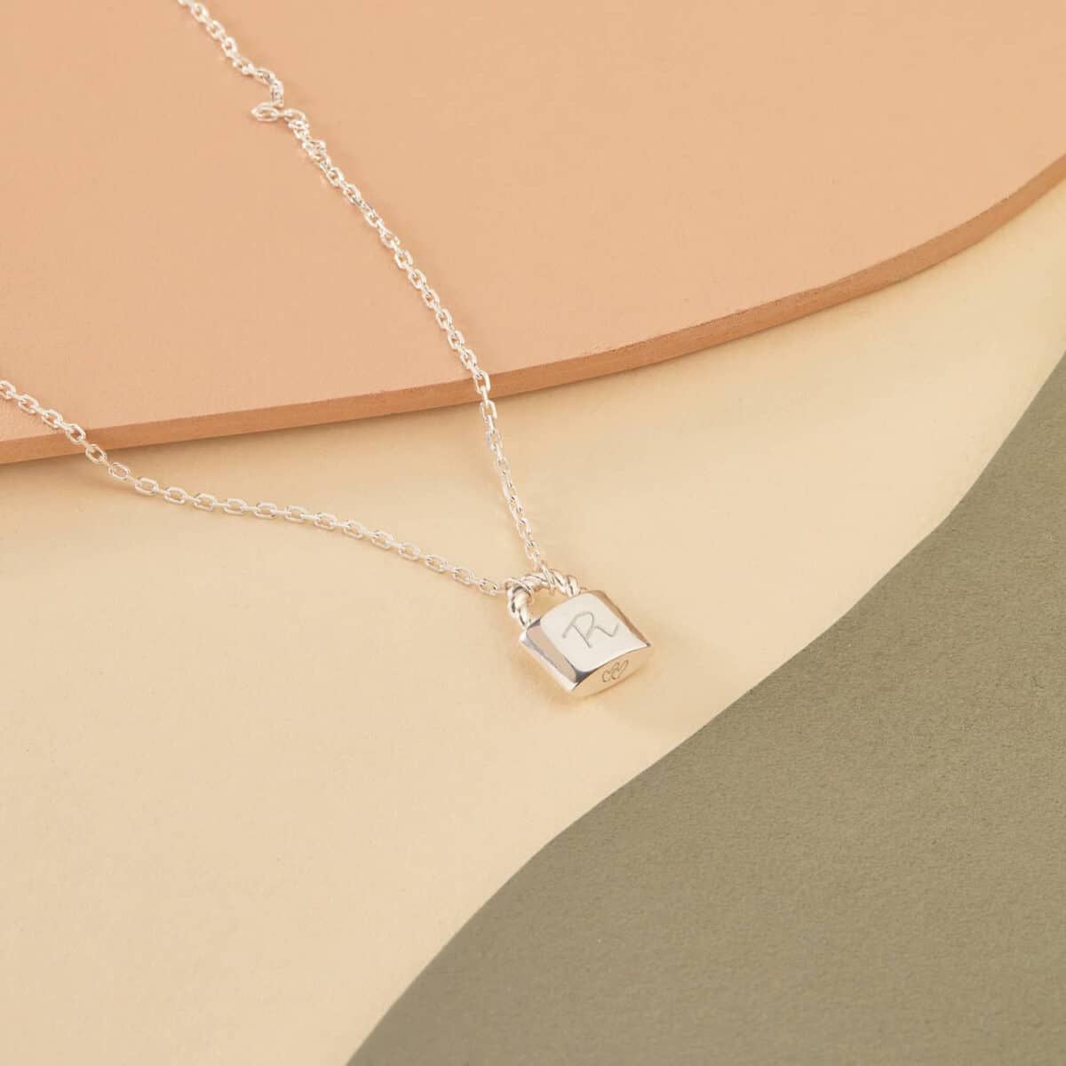 Personalisierte Halskette mit Schlossanhänger in 925 Sterlingsilber