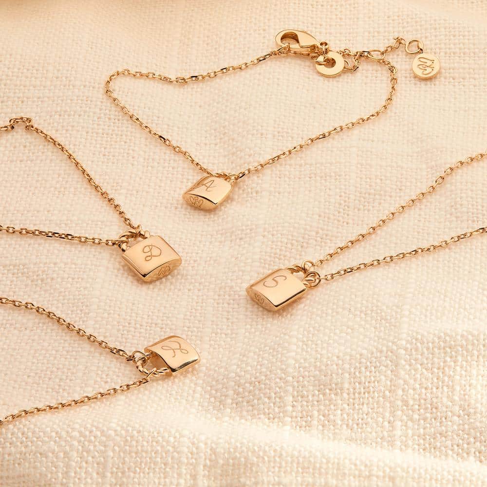 Personalisierte Halskette mit Schlossanhänger in 18kt Vergoldung