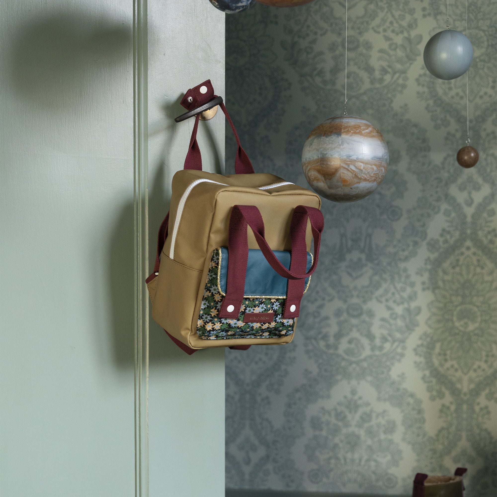 Kleiner Rucksack *Golden*, Inventor Green + Flowerfield