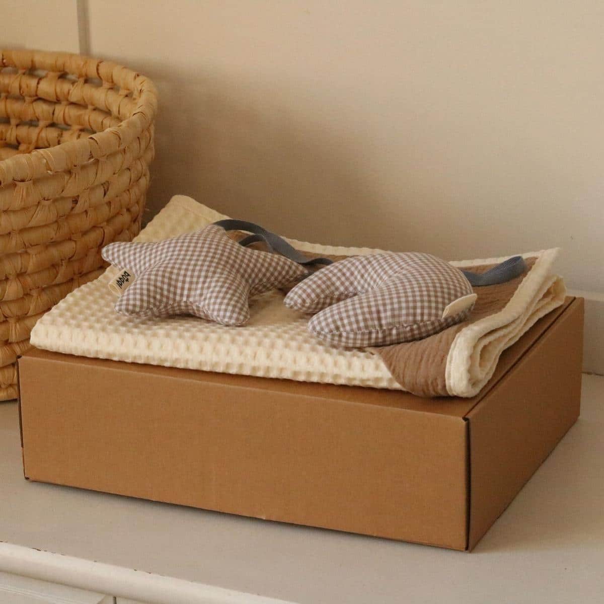 Babyspielzeug Mond & Stern, Grau