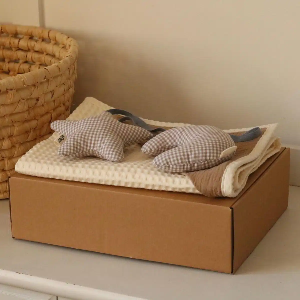 Babyspielzeug Mond & Stern, Grau